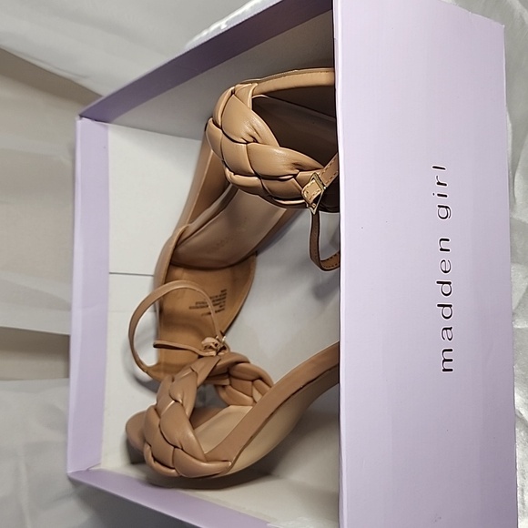 NIB- Madden Girl Quilted Barbie Cafe/Latte Colored Sandal - Picture 7 of 8